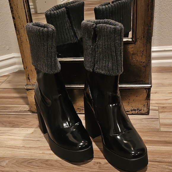 Shoes - Sweater Cuffed Platform Rain Boots